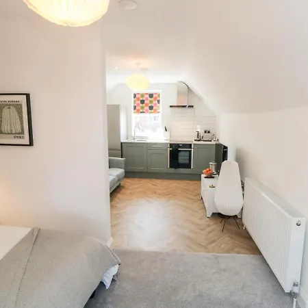 The Salthouse 3 *